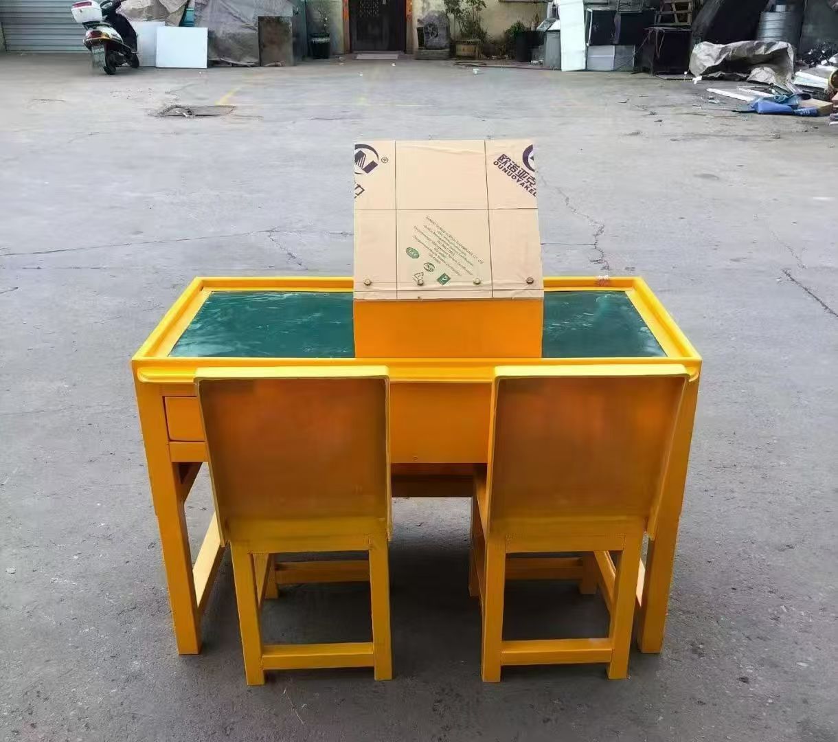张湾防静电导通桌井下煤矿火工品发放桌：危险品流转的安全守护者
